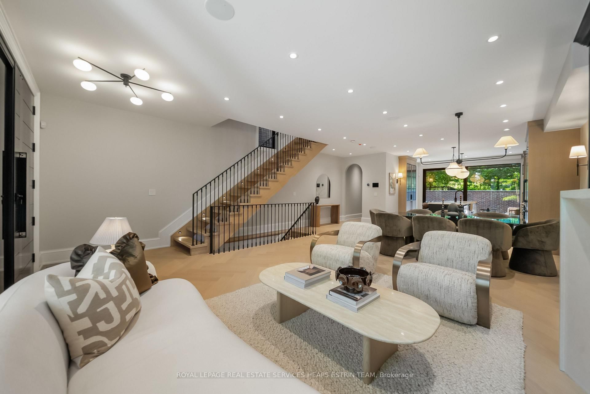 16 Tranby Avenue