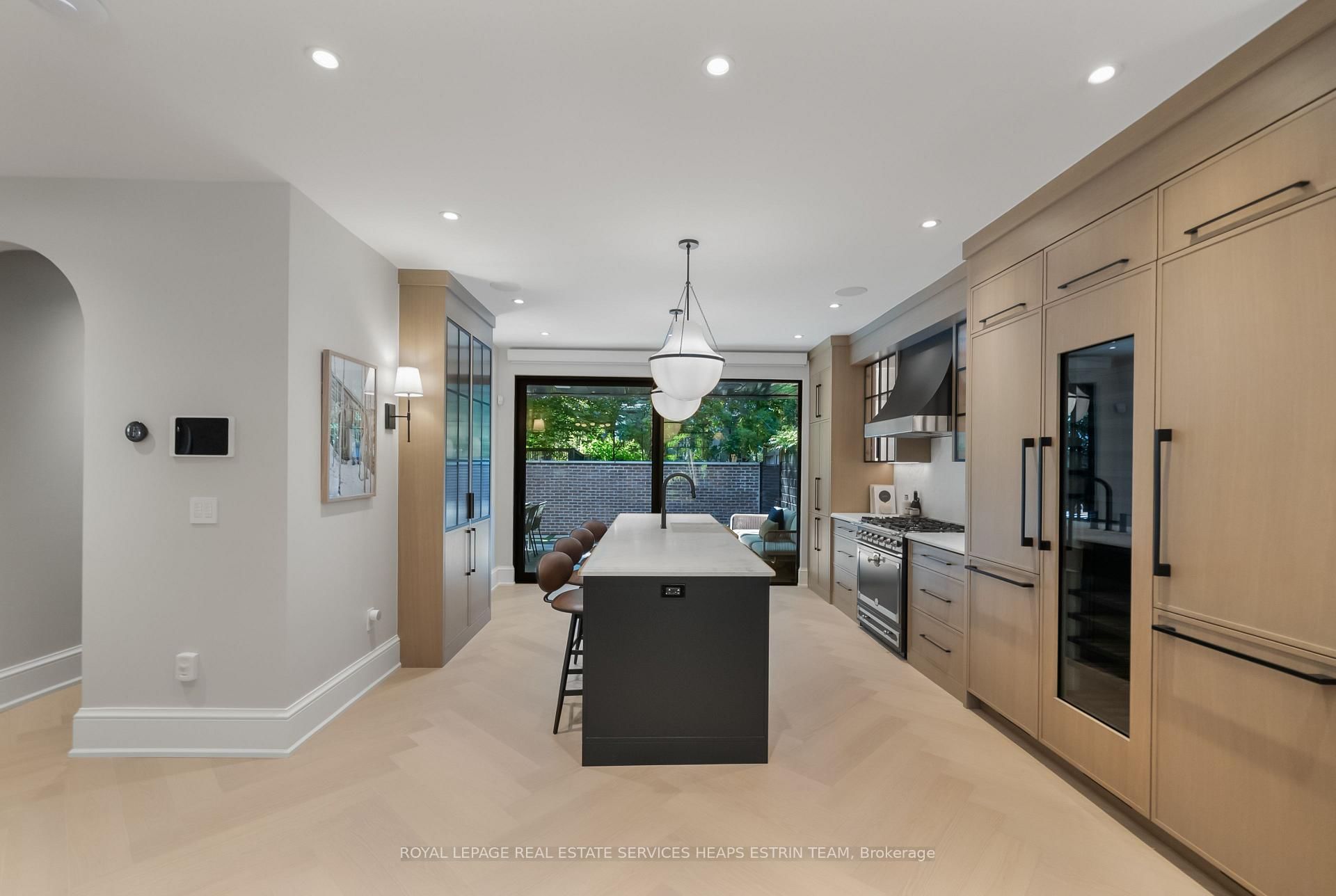 16 Tranby Avenue