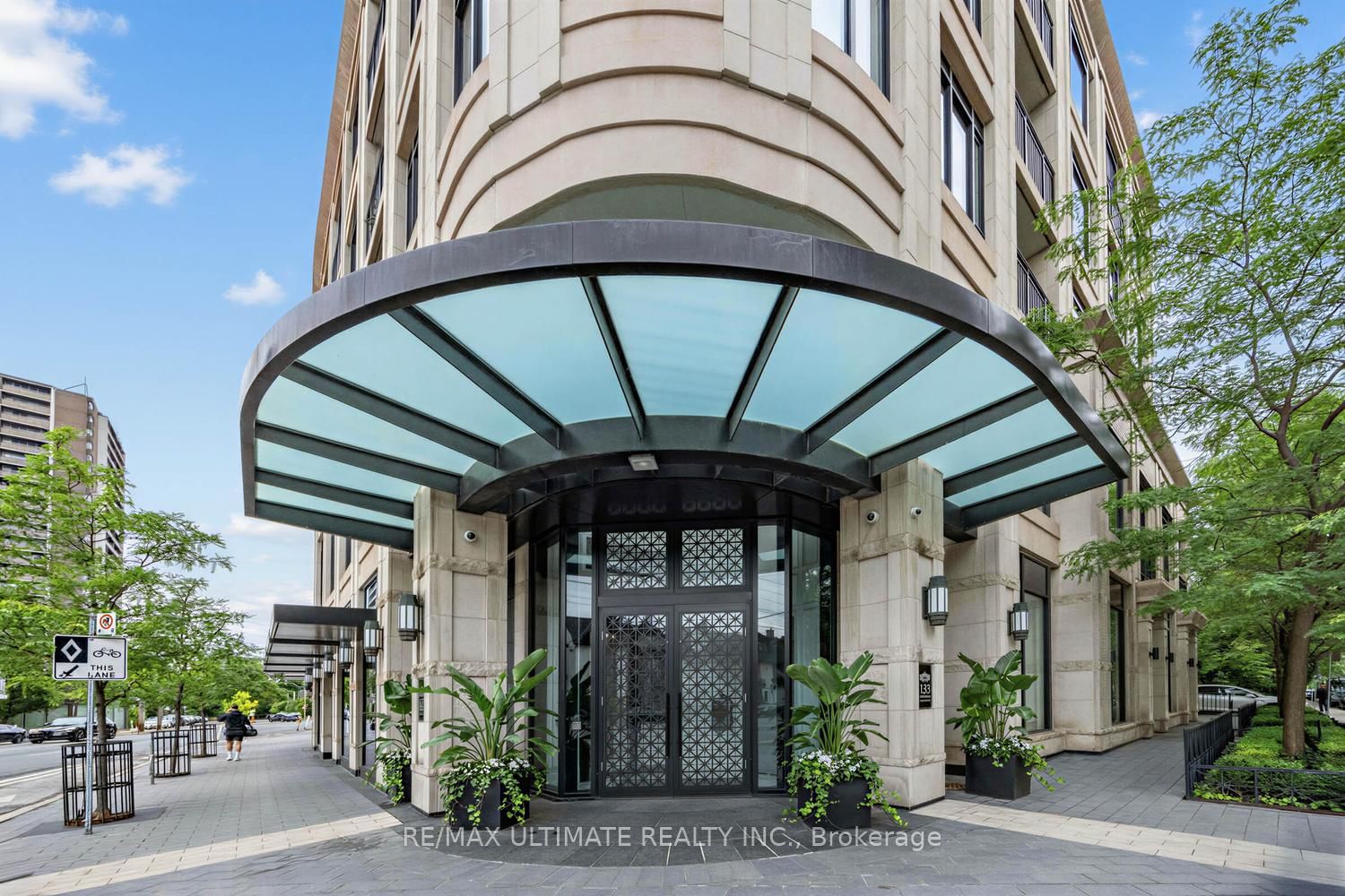 133 Hazelton Avenue, Unit 202