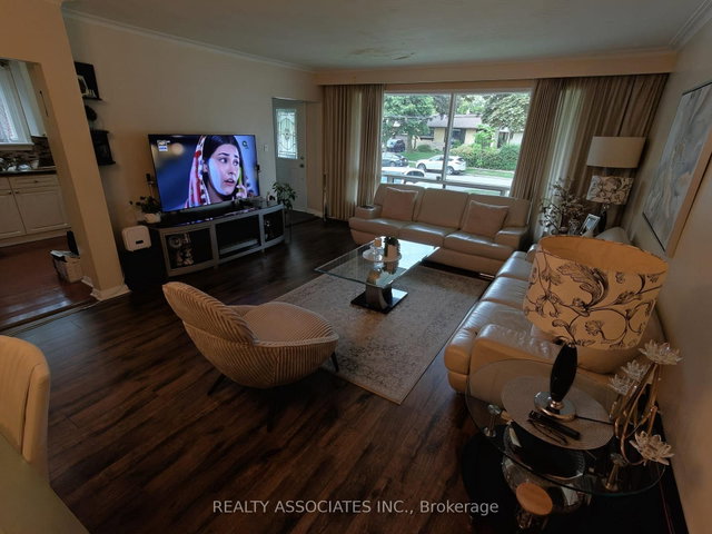 69 Cornerbrook Drive S