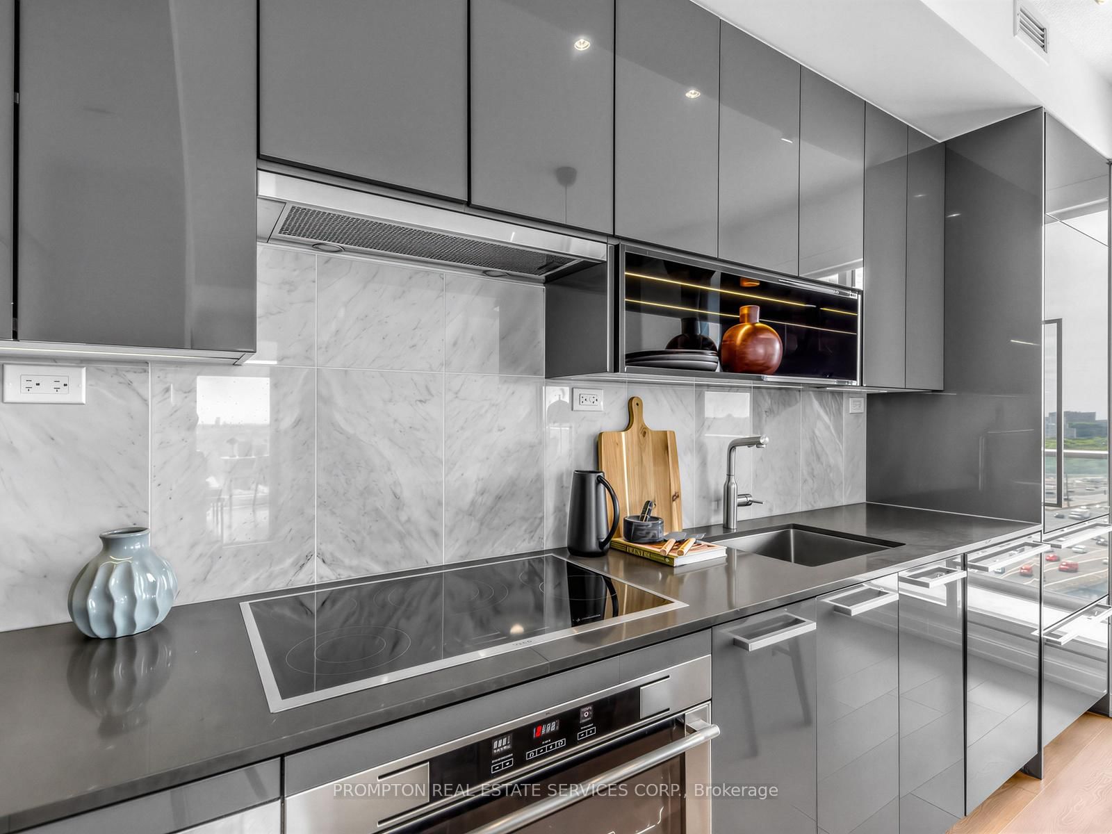 115 McMahon Drive, Unit 1710