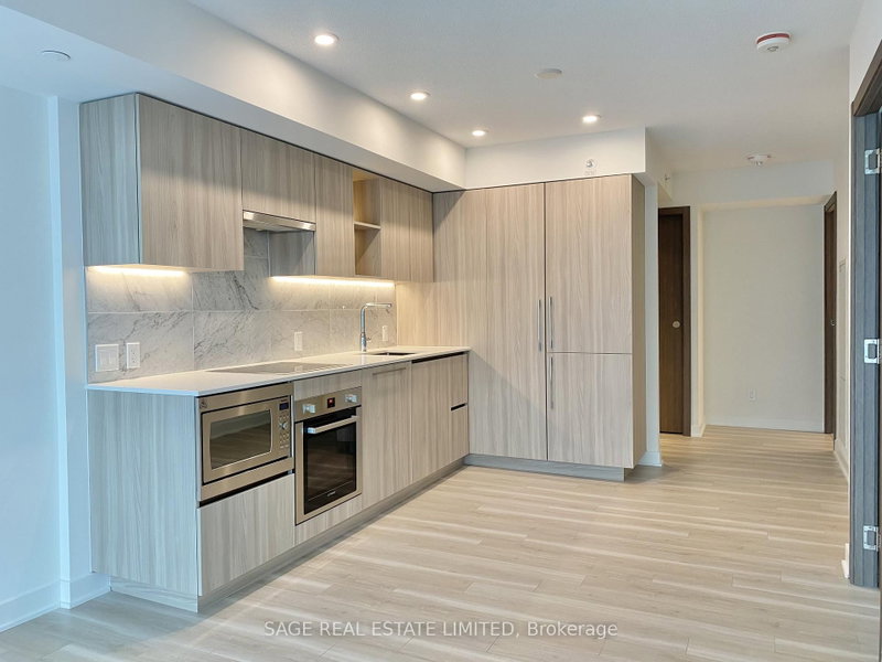 801 - 17 Bathurst Street