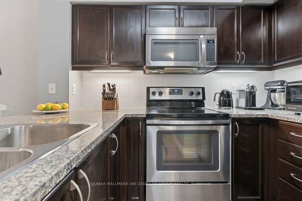 19 Grand Trunk Crescent • #3108 • Toronto, ON photo 8