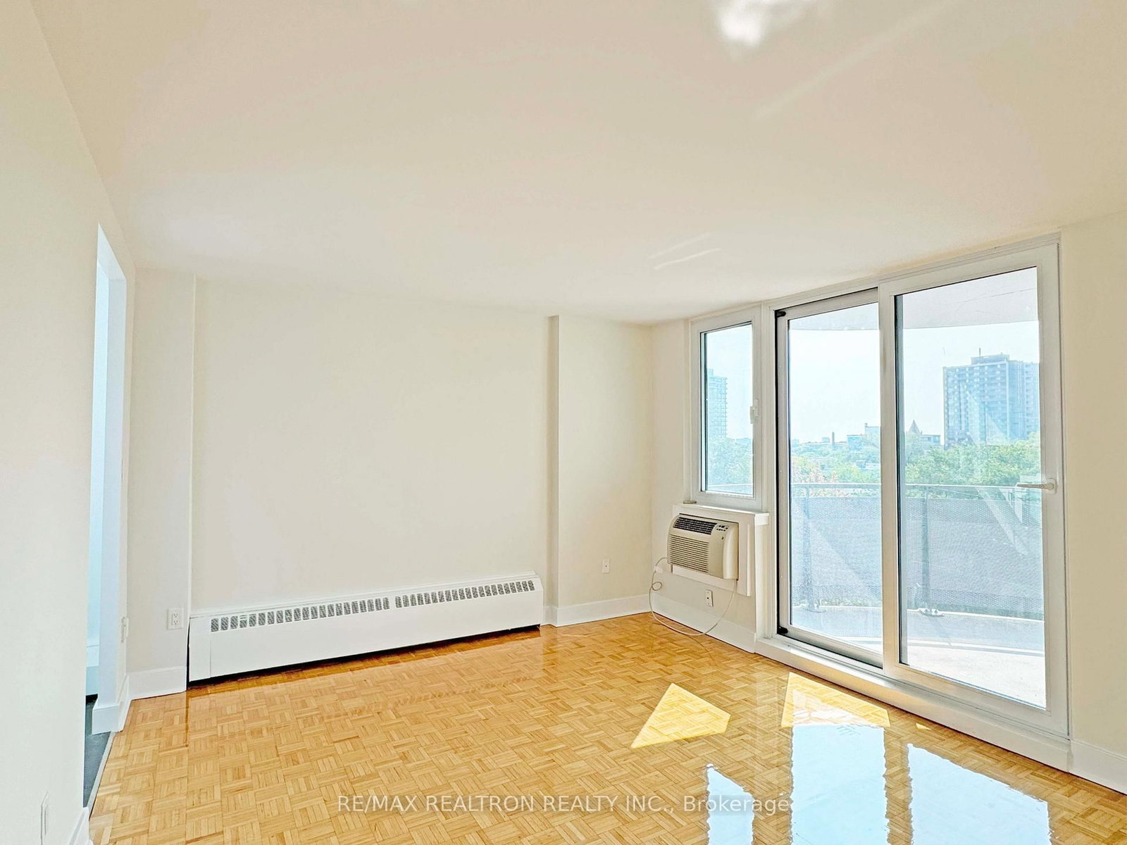 402-485 Huron Street, Toronto, ON