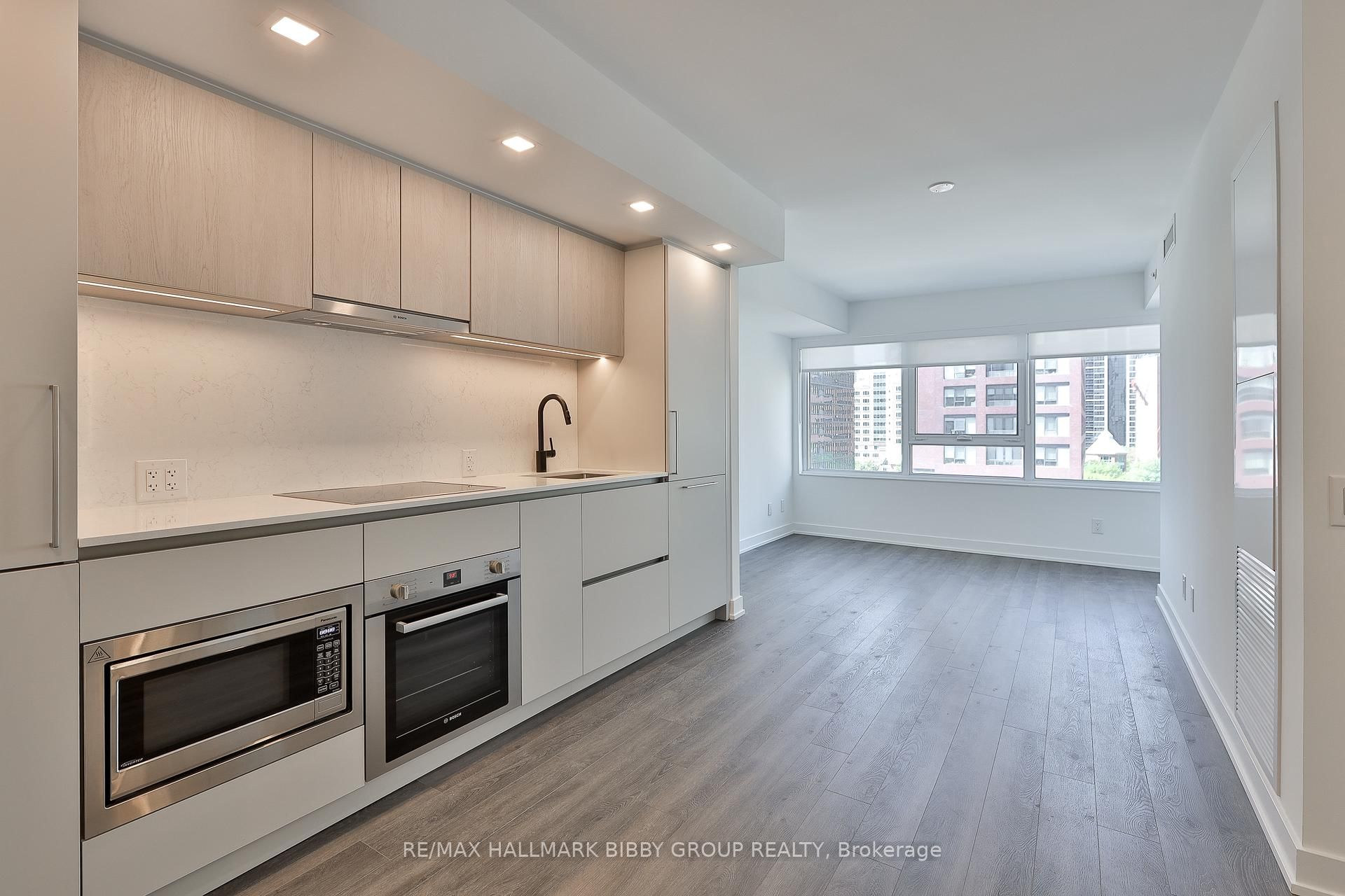 609 Sherbourne Street, Unit 803