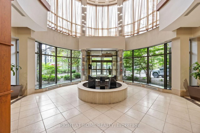 1405 - 10 Northtown Way