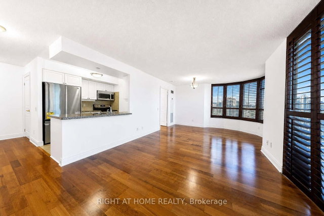 1405 - 10 Northtown Way