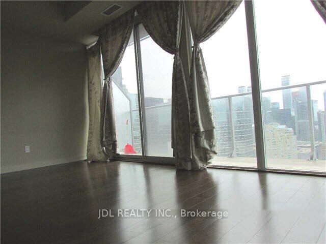 2903 - 126 Simcoe Street