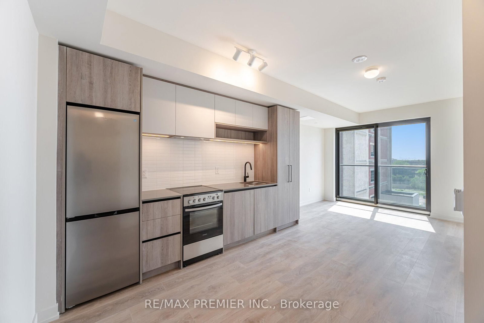 708-181 Sterling Road, Toronto, ON, photo 4