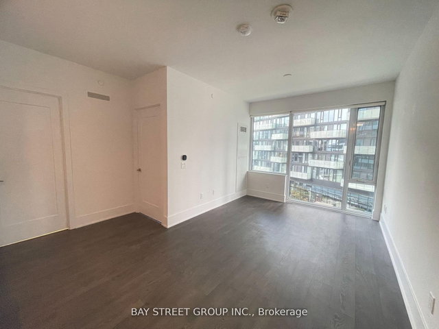 1010 - 470 Front Street W