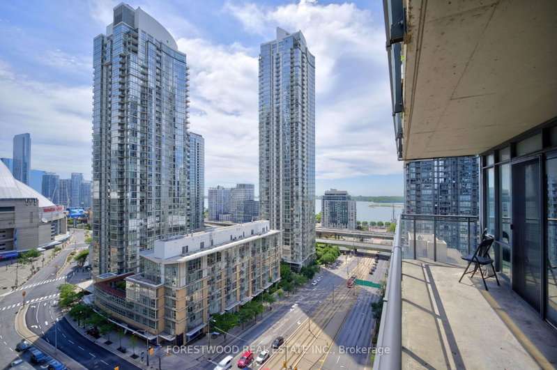 1716 - 4 Spadina Avenue