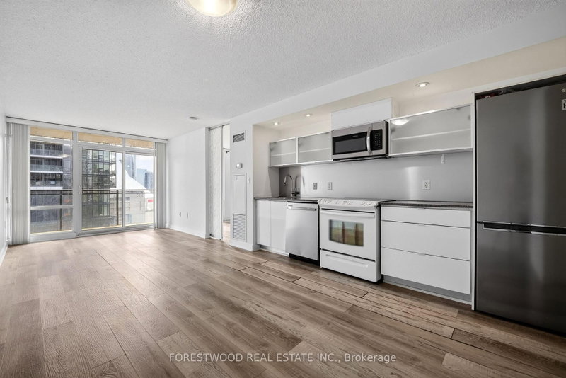 1716 - 4 Spadina Avenue