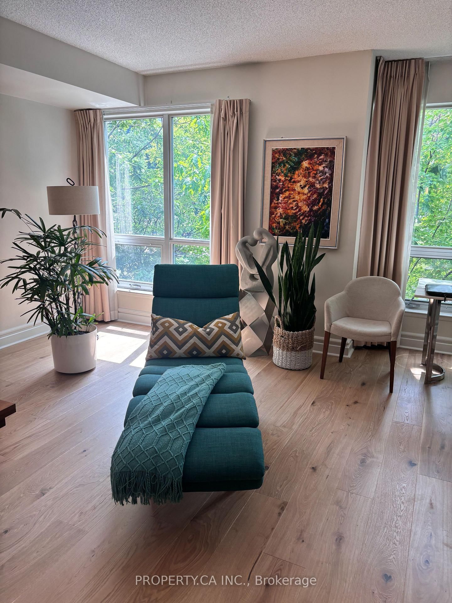 350 Wellington Street W, Unit M07