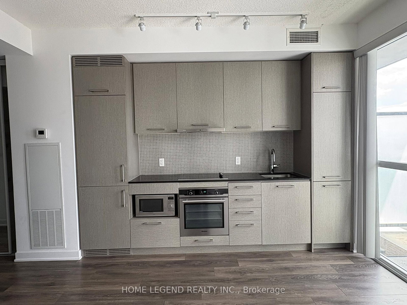 3009-87 Peter Street, Toronto, ON, photo 2