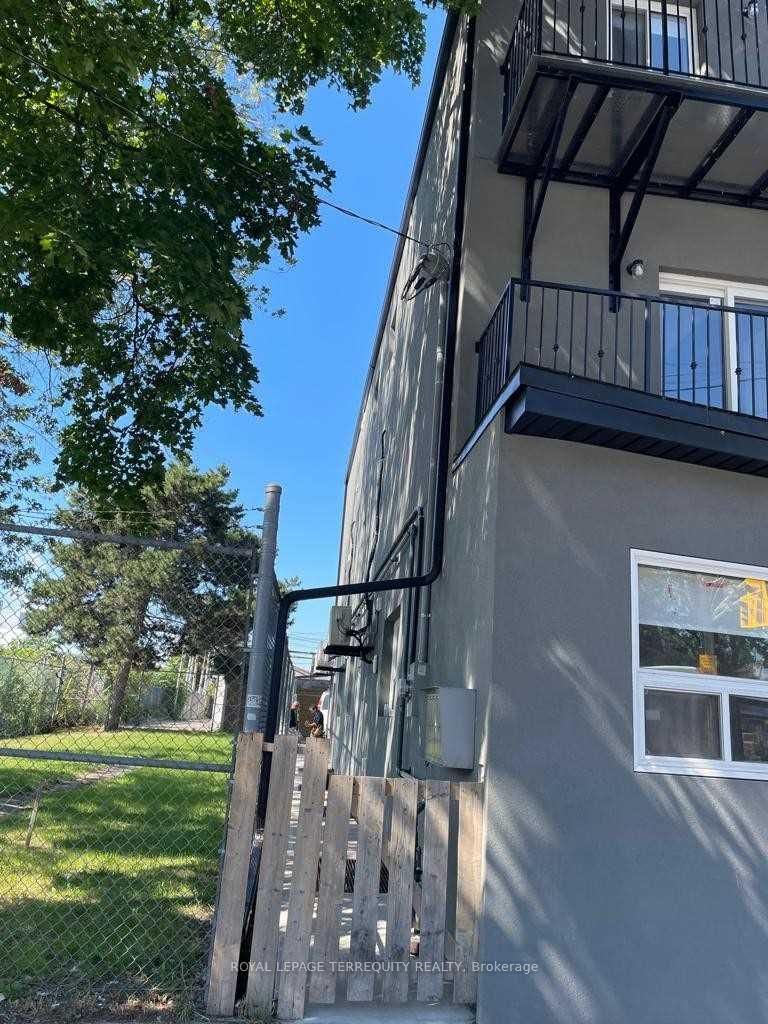 3-646 Lansdowne Avenue, Toronto, ON, photo 2