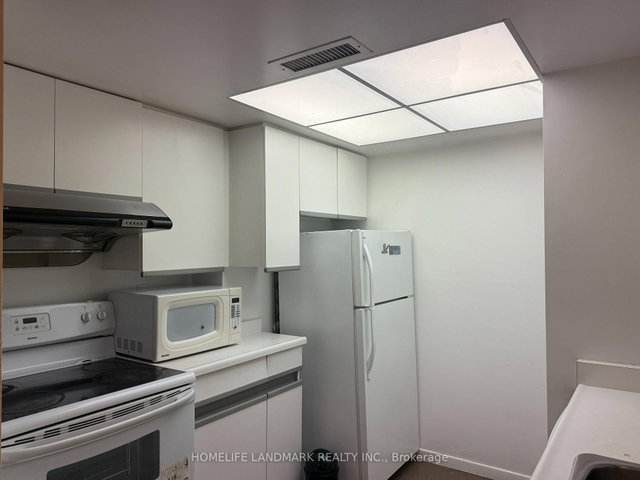 1106 - 1001 bay Street