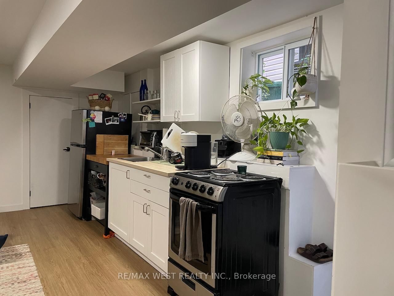 76 Bellwoods Avenue, Unit Basement