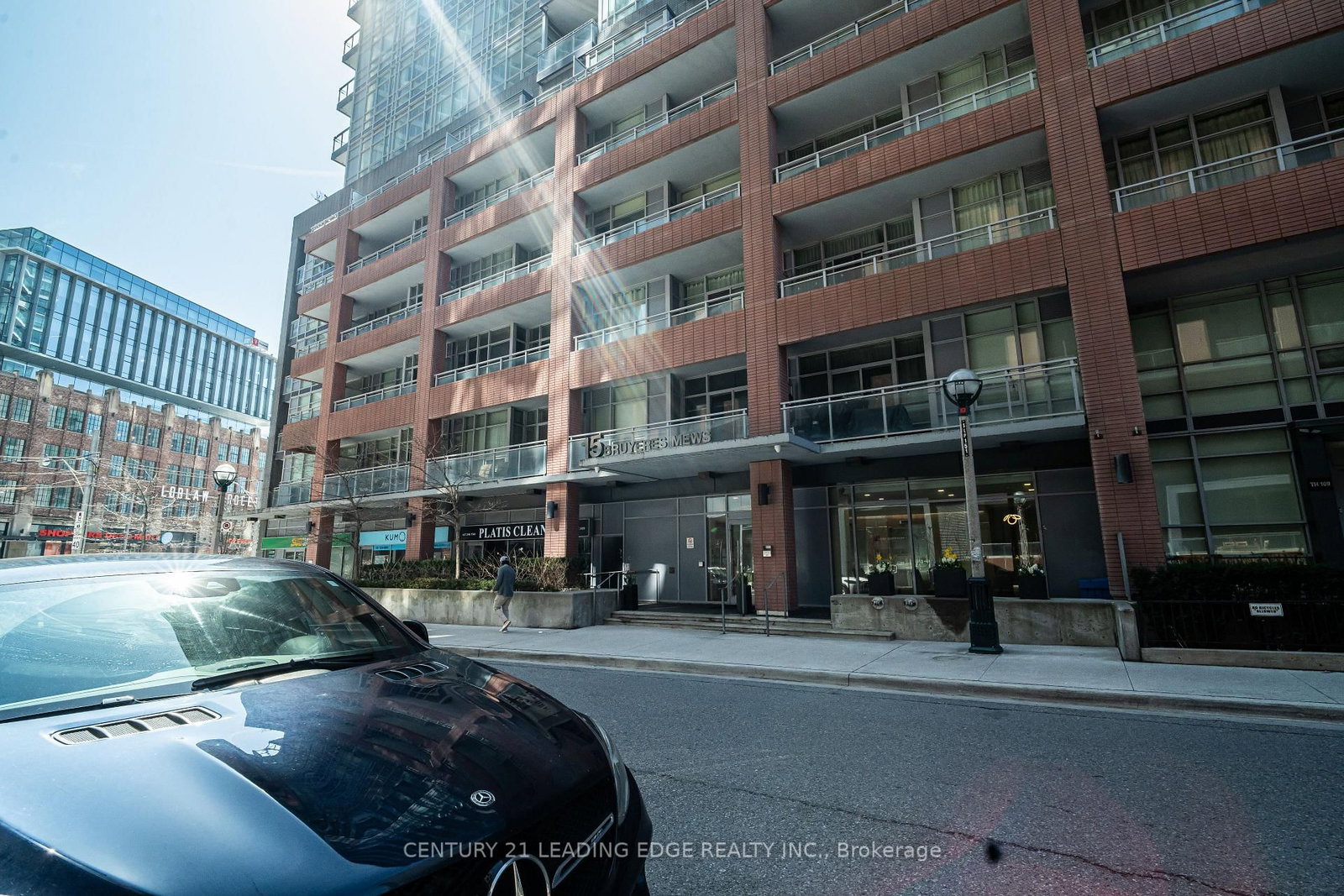 15 Bruyeres Mews • #517 • Toronto, ON photo 14
