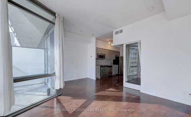 3007 - 832 Bay Street