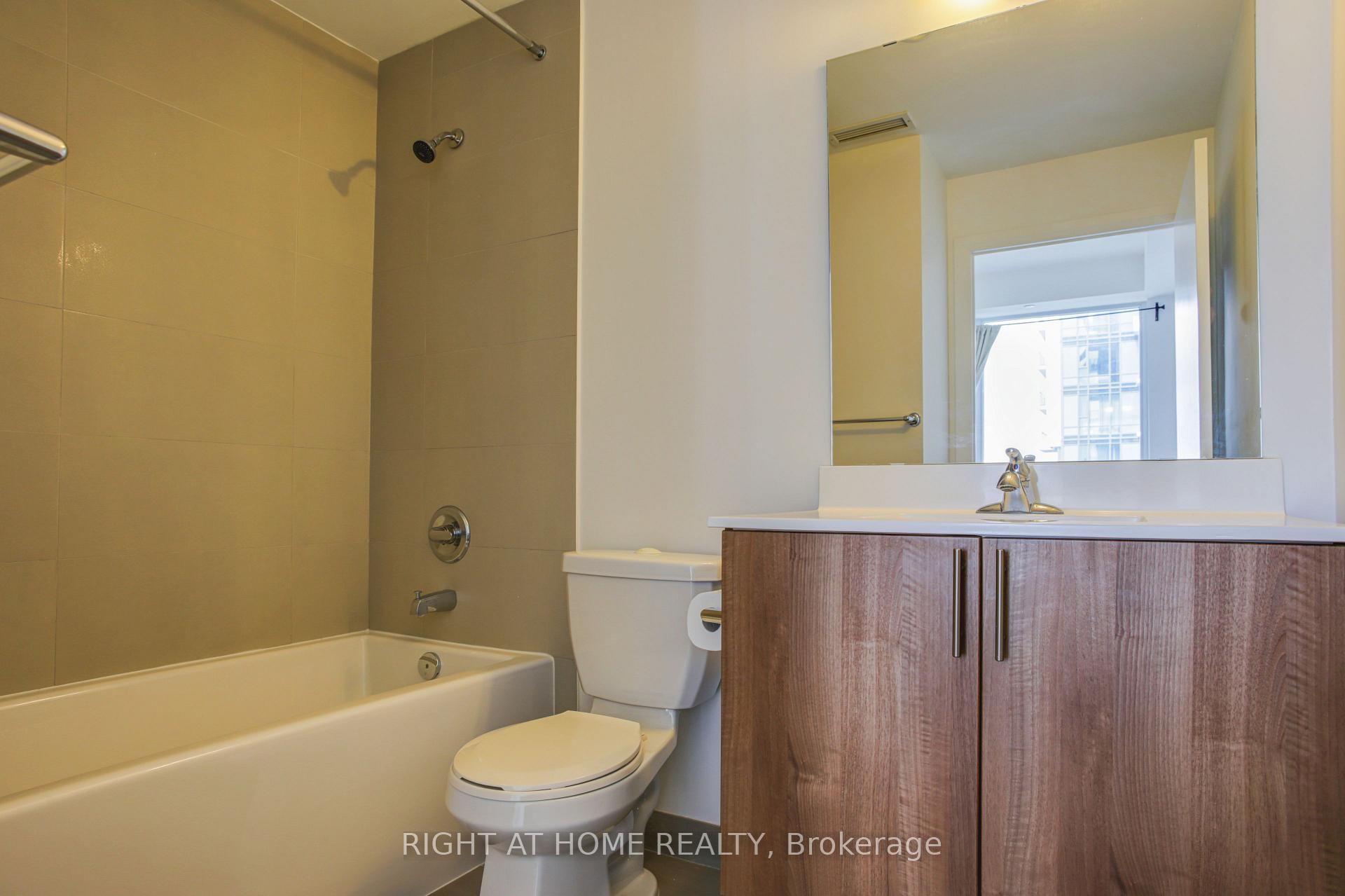 55 Ann O'reilly Road, Unit 1702