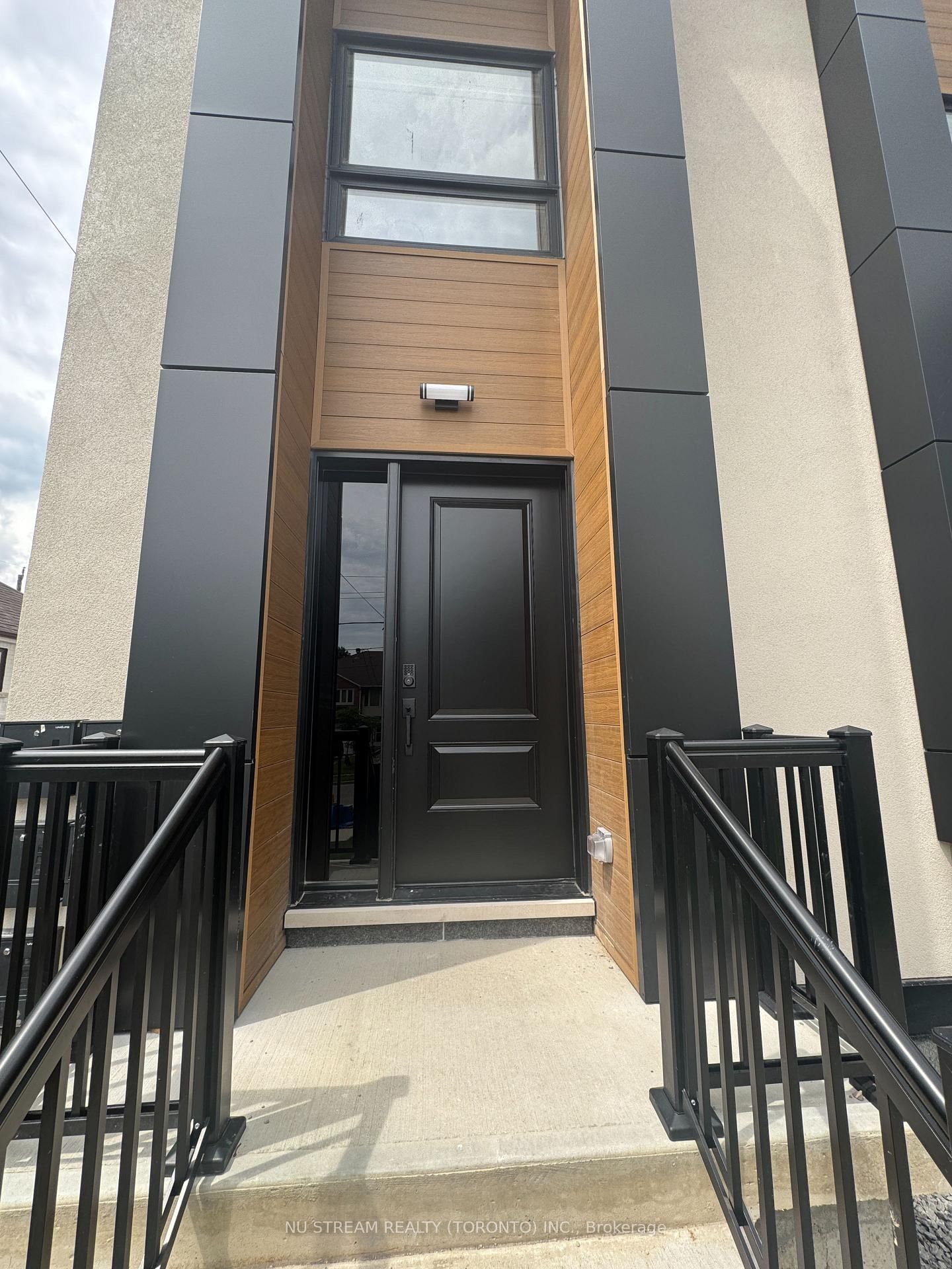 42 Bartley Drive, Unit Unit 2