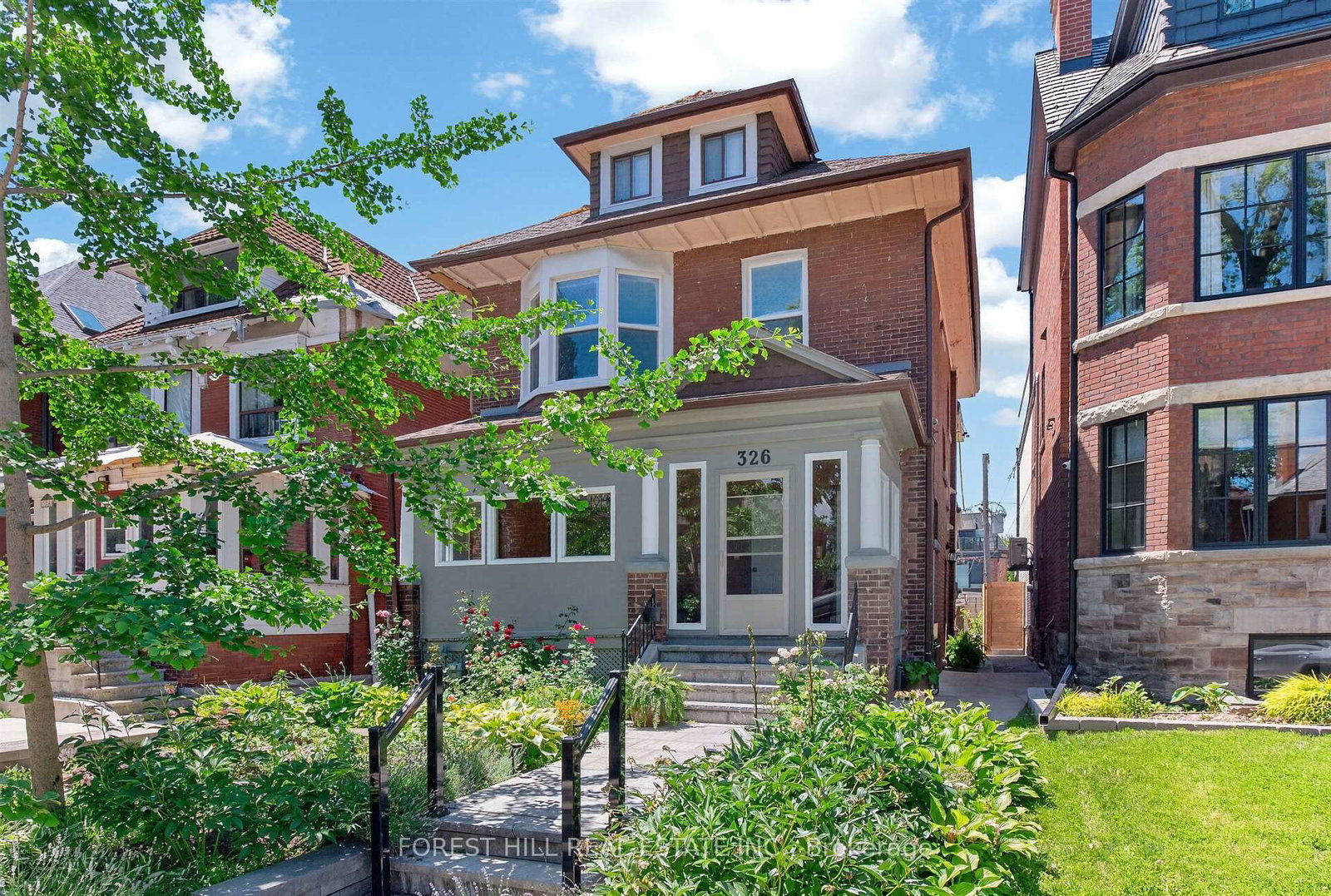 2nd Floor-326 Palmerston Boulevard, Toronto, ON