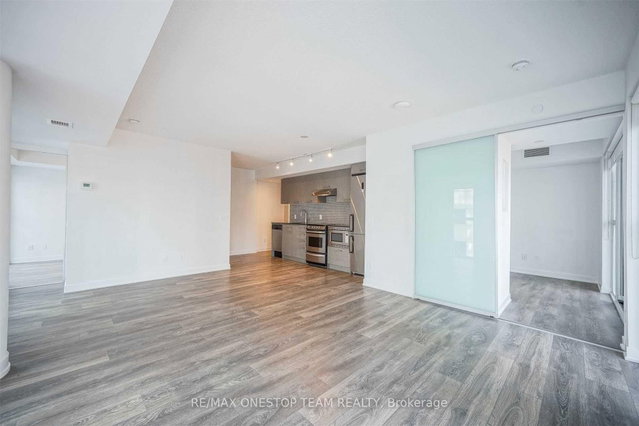 1017 - 87 Peter Street
