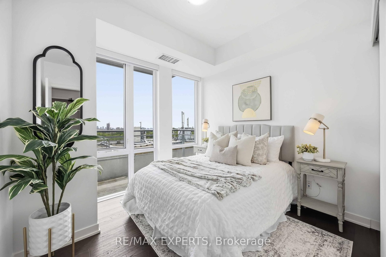 223 W St Clair Avenue • #1007 • Toronto, ON photo 21