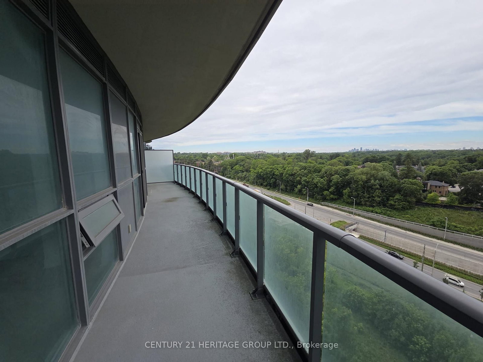 35 Brian Peck Crescent • #805 • Toronto, ON photo 11