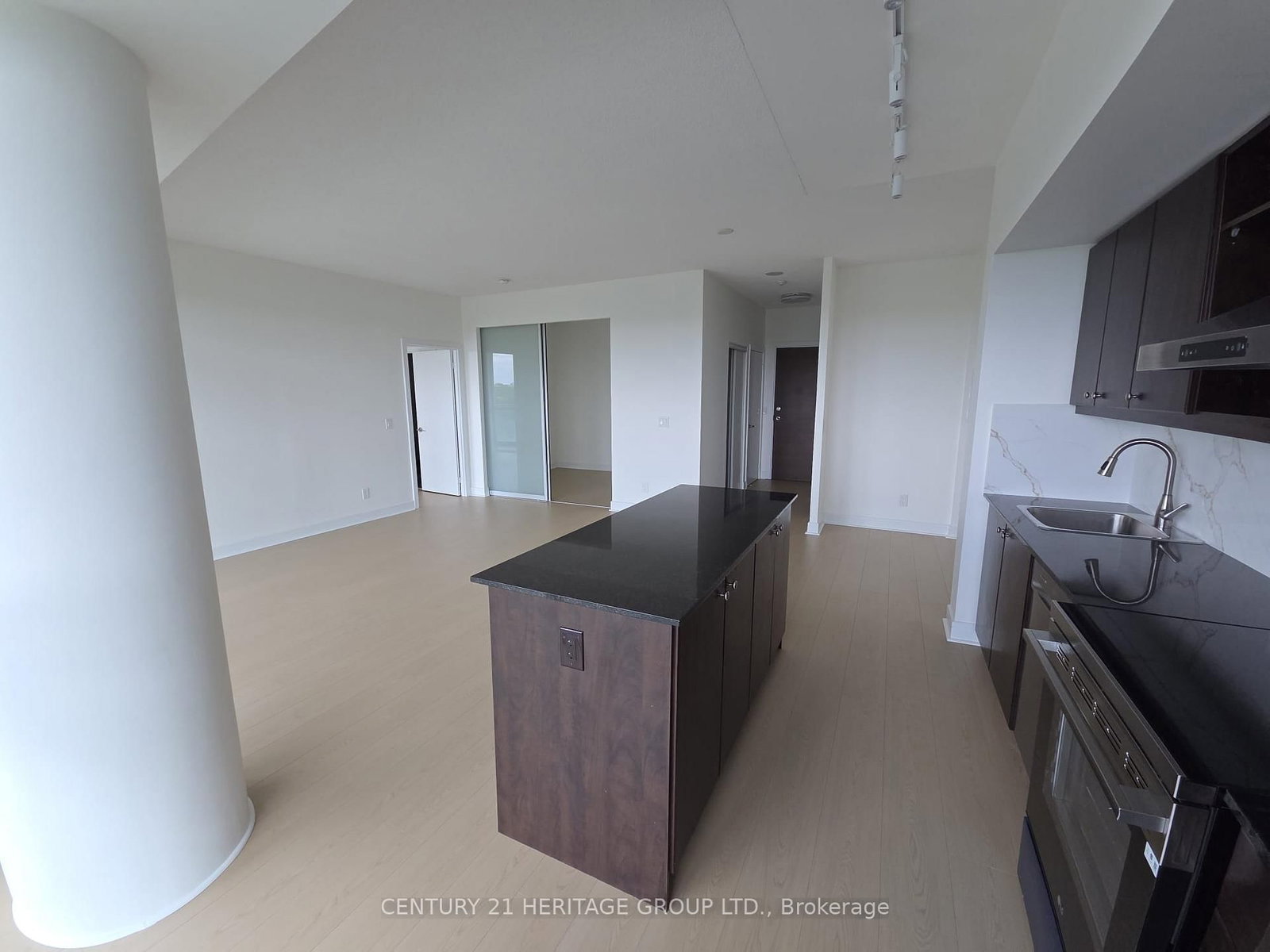 35 Brian Peck Crescent • #805 • Toronto, ON photo 16