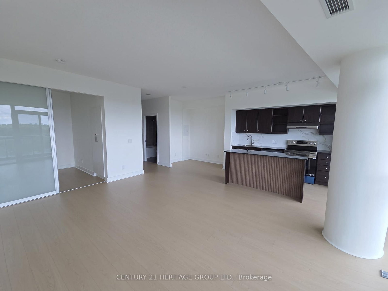 35 Brian Peck Crescent • #805 • Toronto, ON photo 17