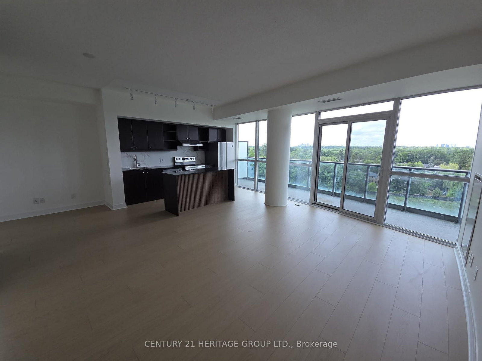 35 Brian Peck Crescent • #805 • Toronto, ON photo 18