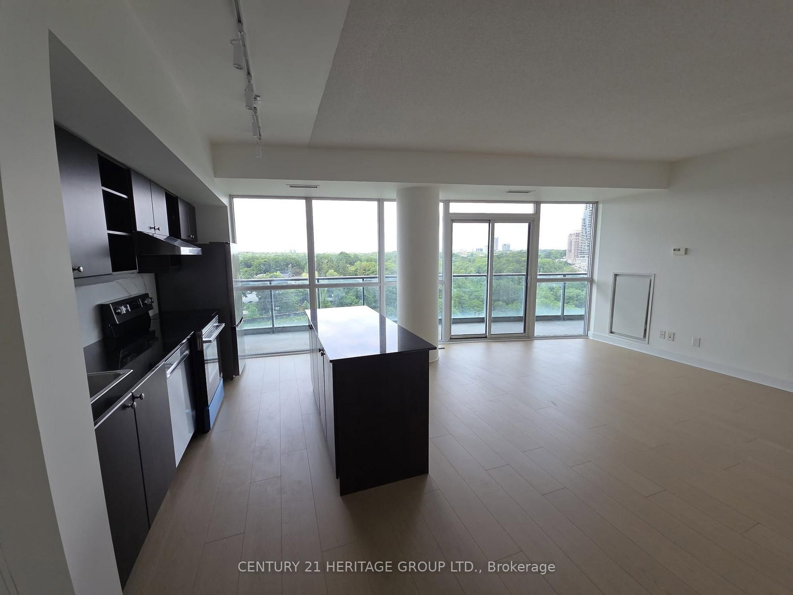 35 Brian Peck Crescent • #805 • Toronto, ON photo 19