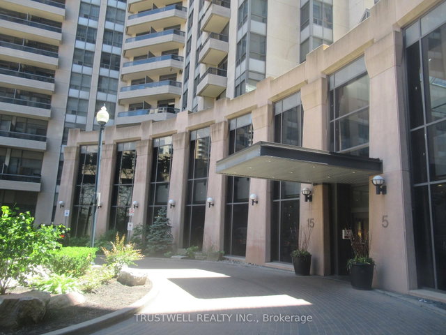 1618 - 15 Northtown Way