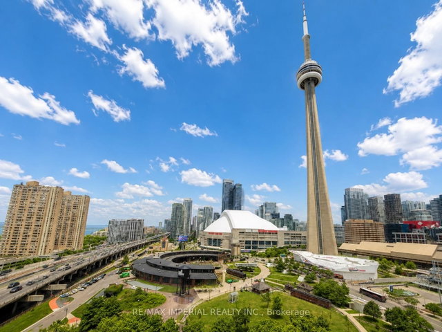 PH15 - 25 Lower Simcoe Street