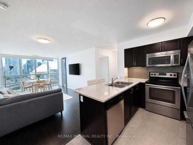 PH15 - 25 Lower Simcoe Street