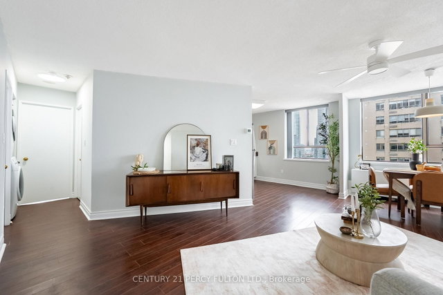 2606 - 270 Queens Quay W