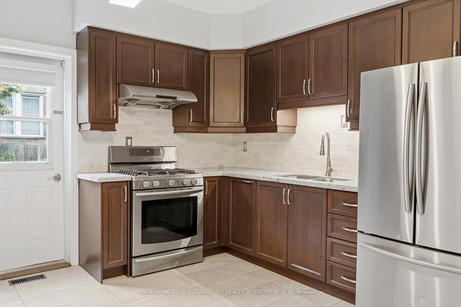 617 Delaware Avenue N • Toronto, ON photo 17