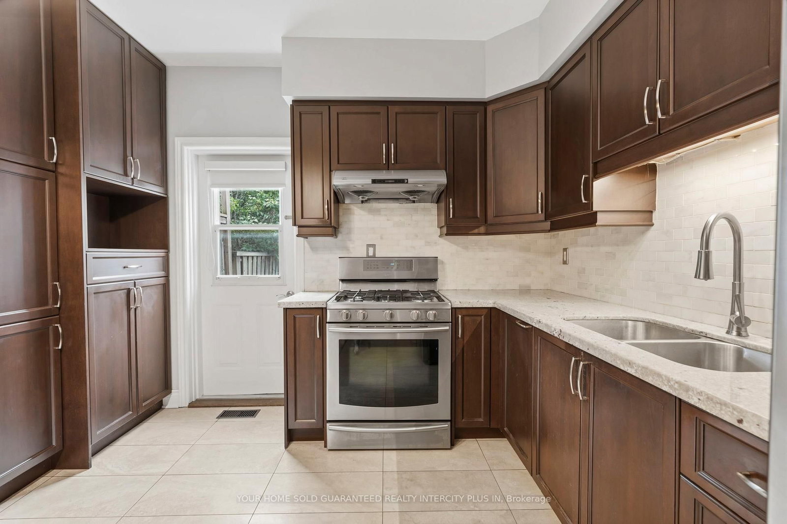617 Delaware Avenue N • Toronto, ON photo 22