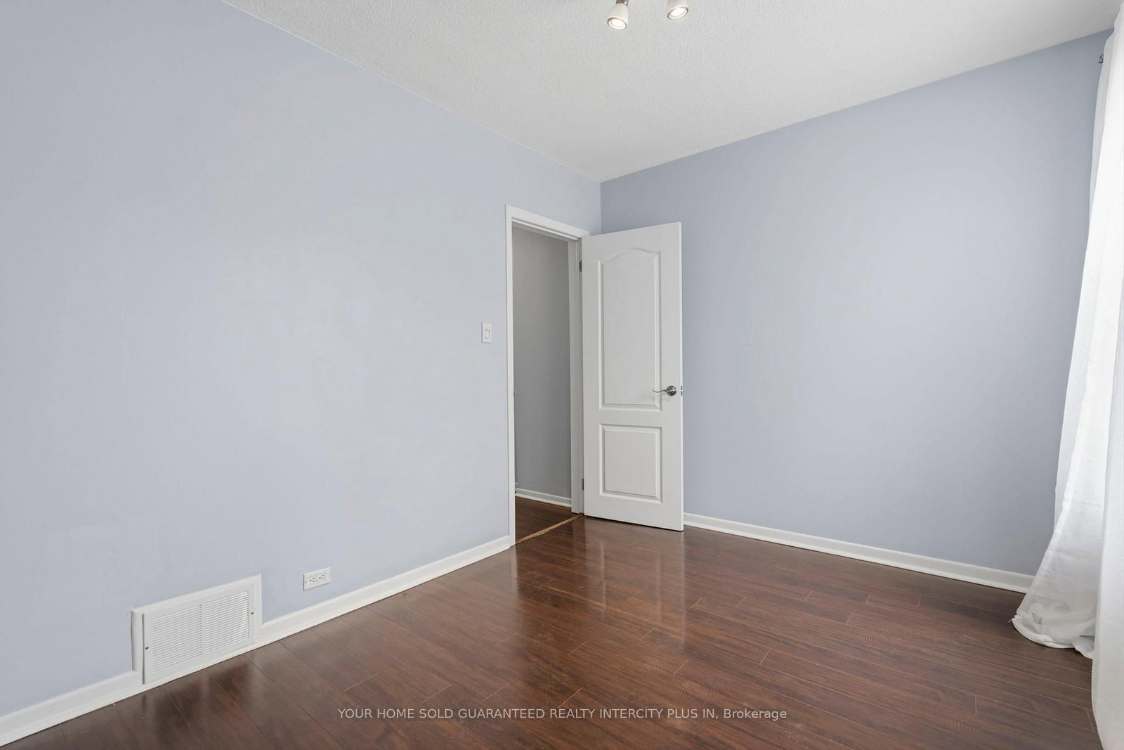 617 Delaware Avenue N • Toronto, ON photo 28