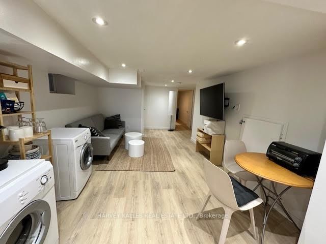 Lower-115 Northcliffe Boulevard, Toronto, ON, photo 2