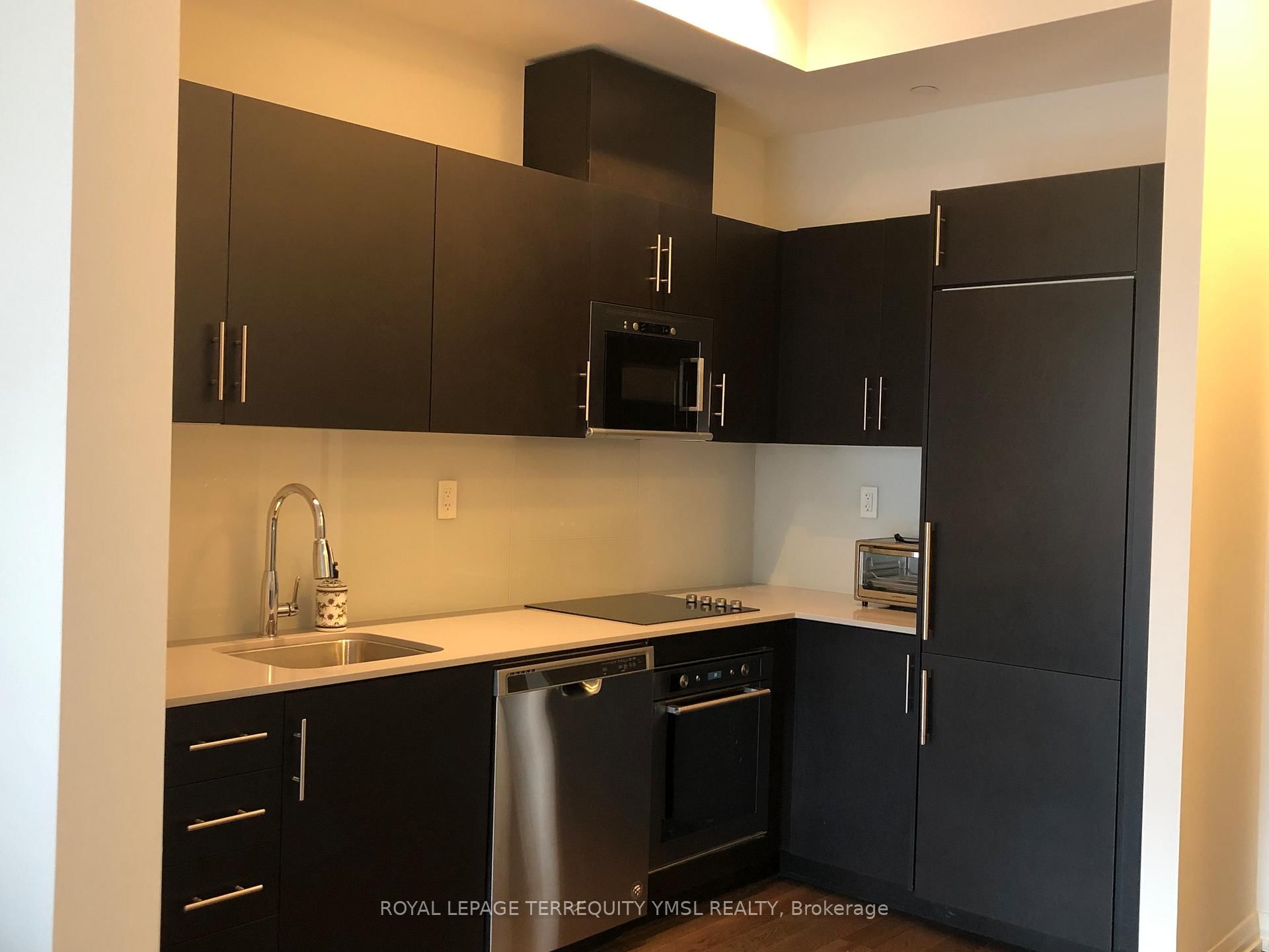 460 Adelaide Street E, Unit 911