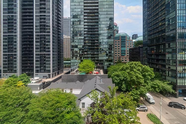 88 E Charles Street • #702 • Toronto, ON photo 14
