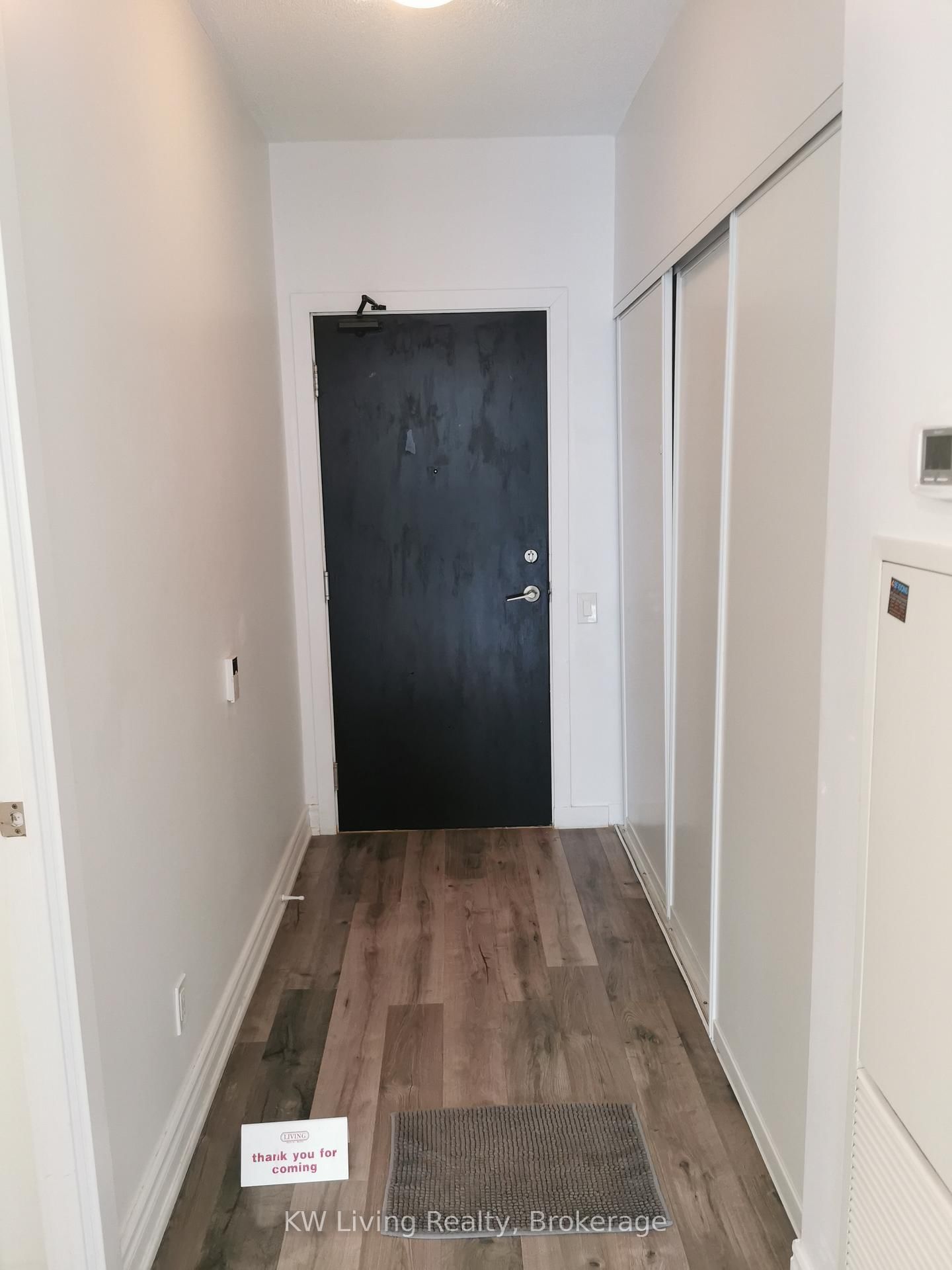 33 Charles Street E, Unit 904