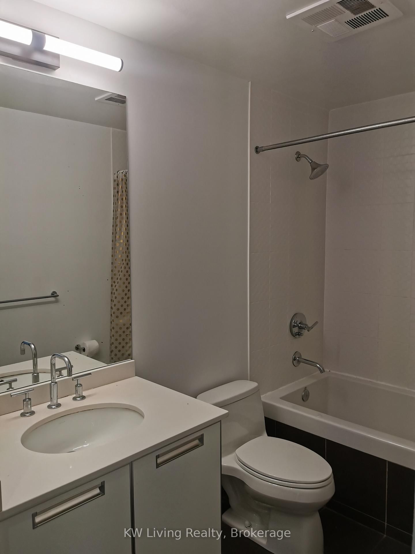 33 Charles Street E, Unit 904