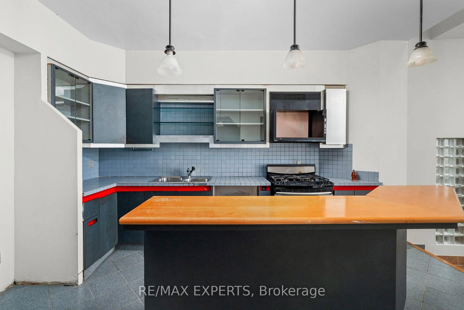 382 Bathurst Street • Toronto, ON photo 12