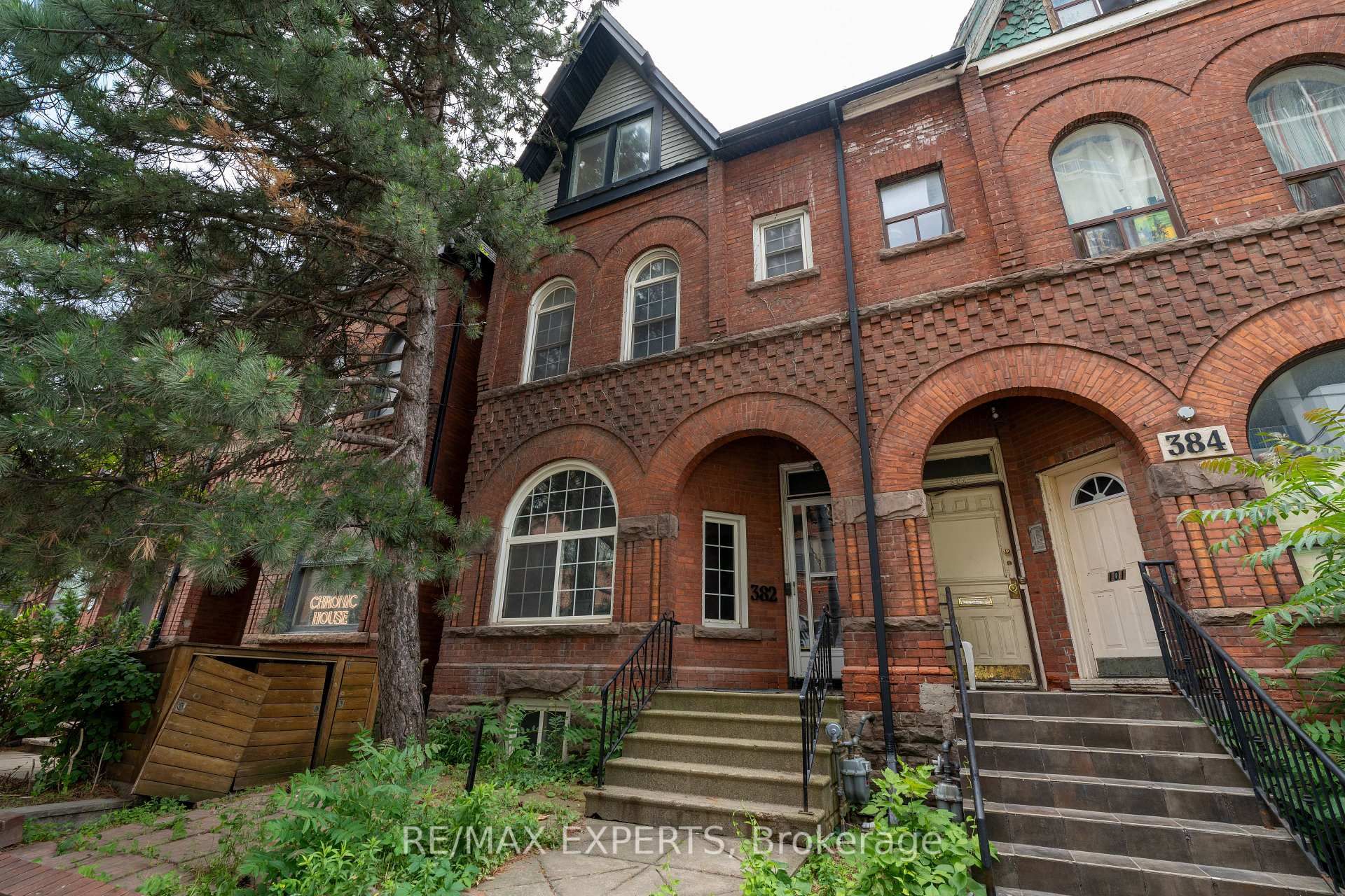 382 Bathurst Street