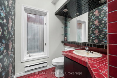 382 Bathurst Street • Toronto, ON