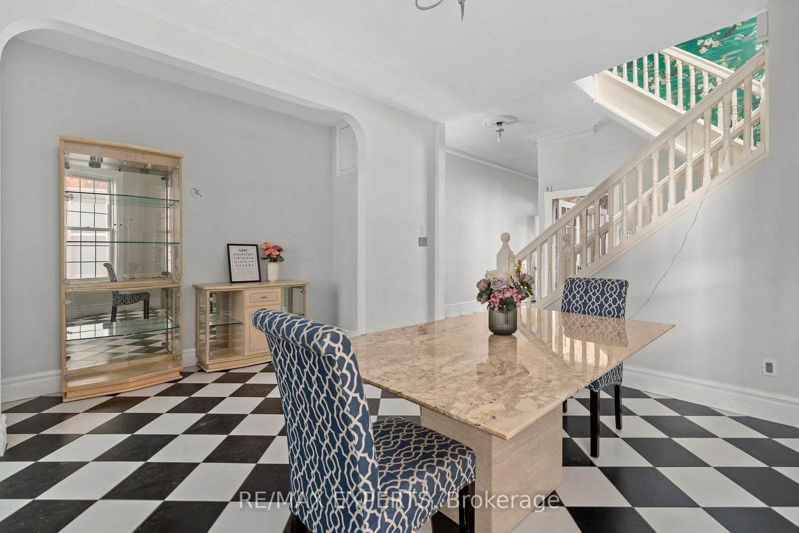 382 Bathurst Street • Toronto, ON photo 9