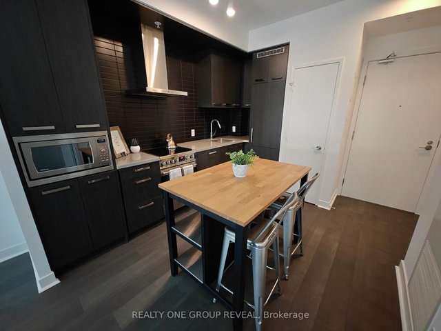213S - 455 Front Street E